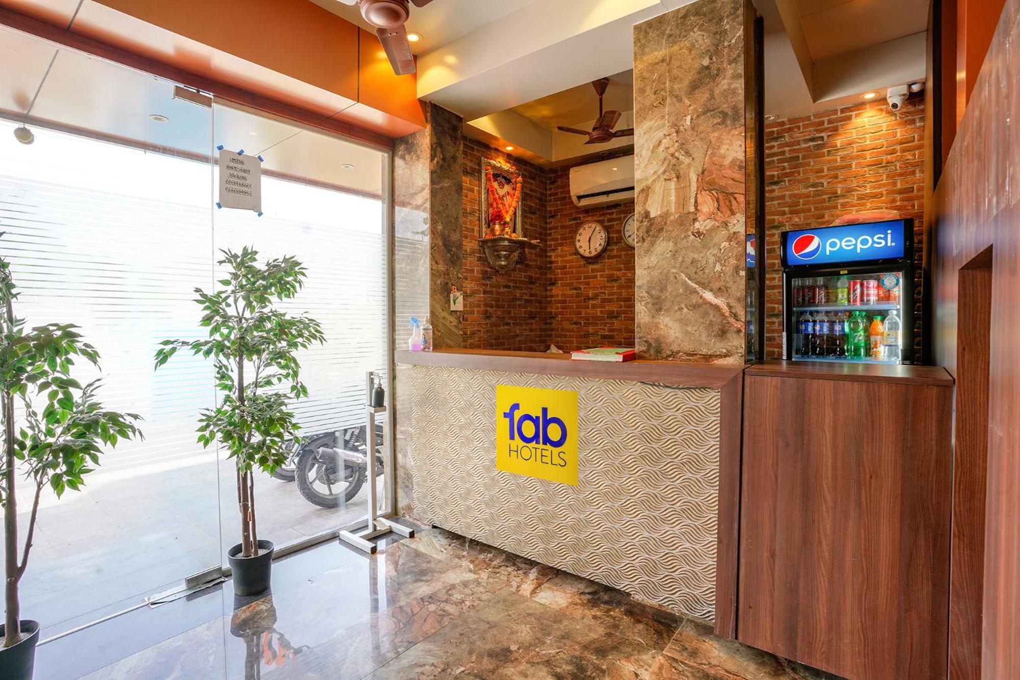 Oyo 77349超级7号酒店 纳威孟买 外观 照片